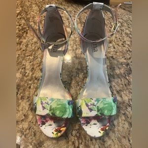 Tropical beautiful vibrant colored Sandals 3” heels strapped Multi Color Size 8